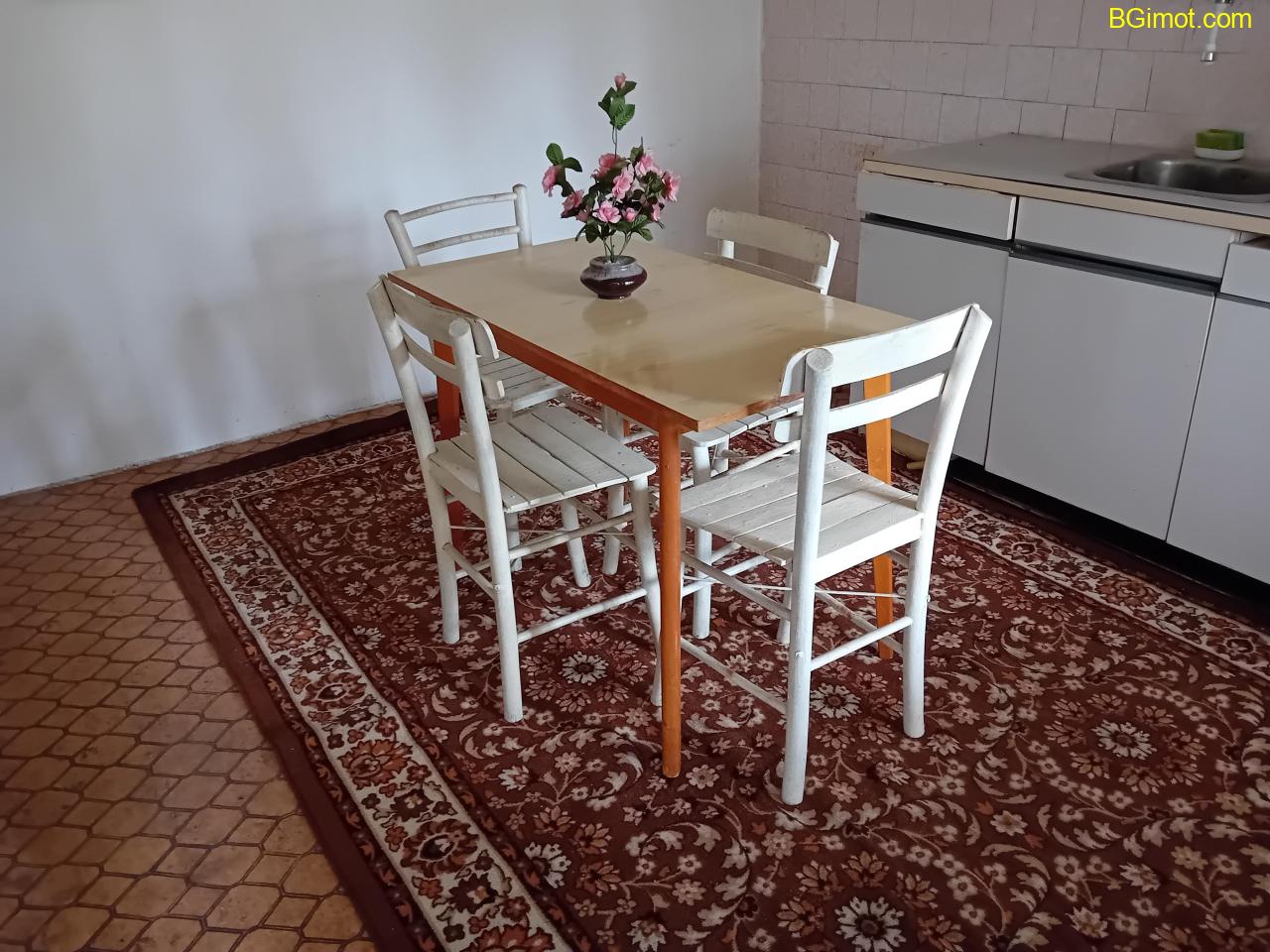 Продава се къща с голям двор в с. Юпер (на 38 км от Русе)