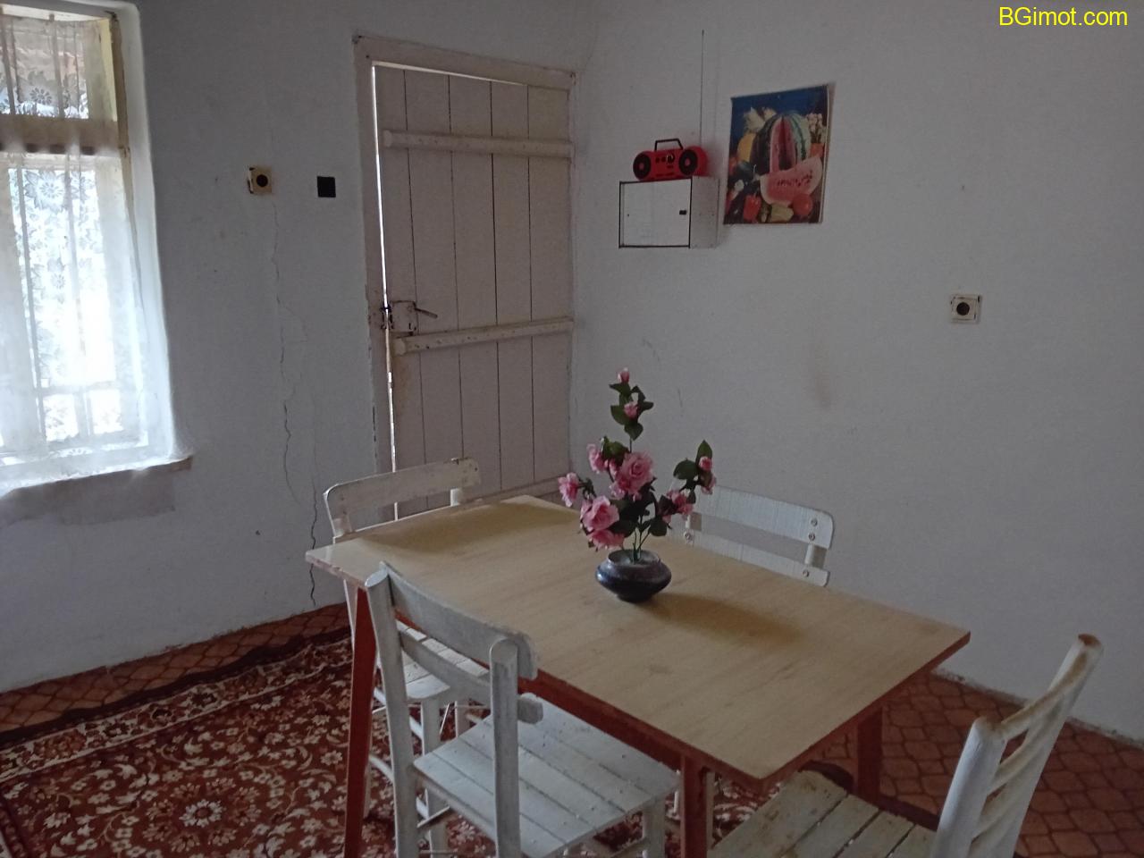 Продава се къща с голям двор в с. Юпер (на 38 км от Русе)