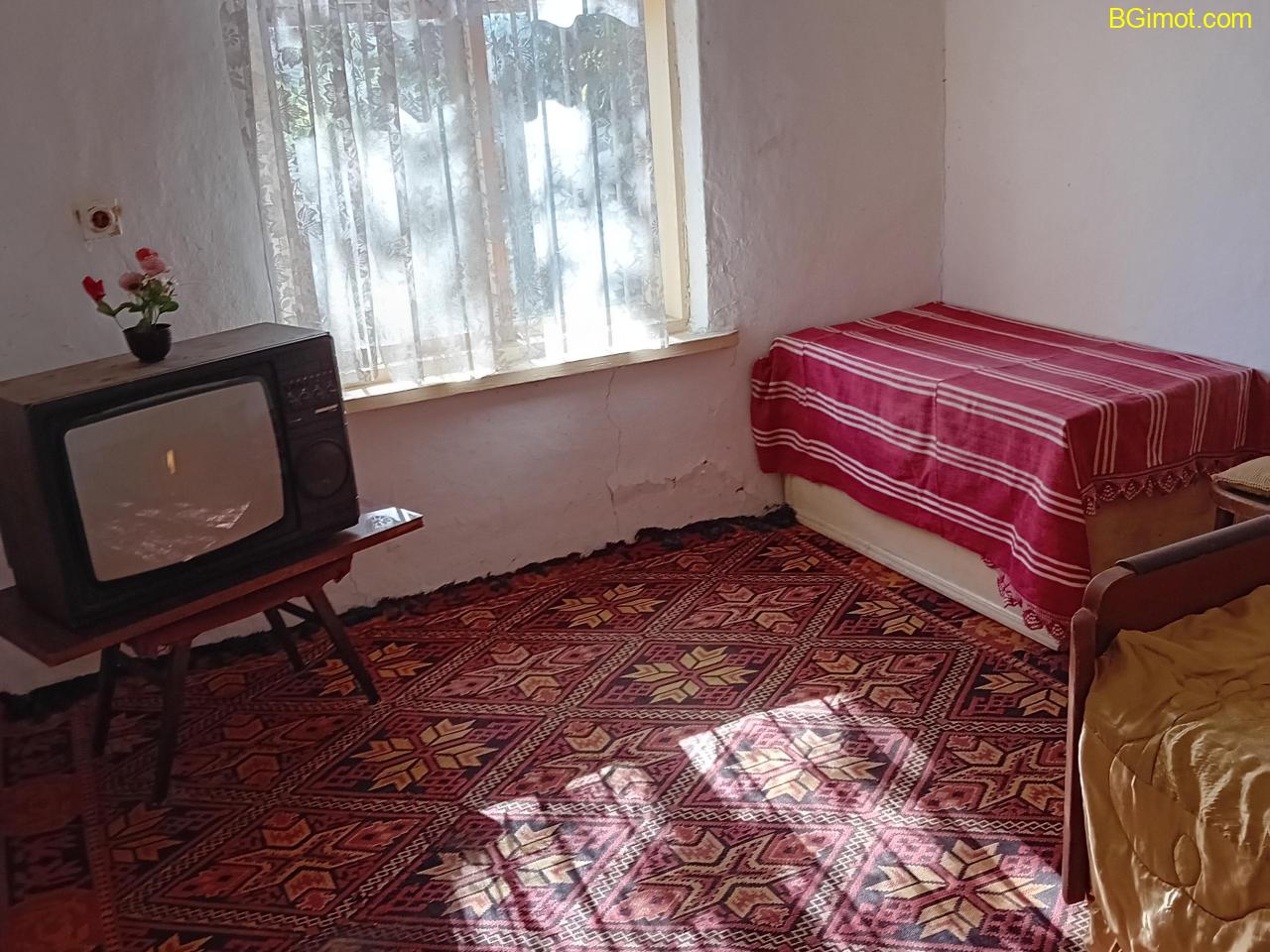 Продава се къща с голям двор в с. Юпер (на 38 км от Русе)