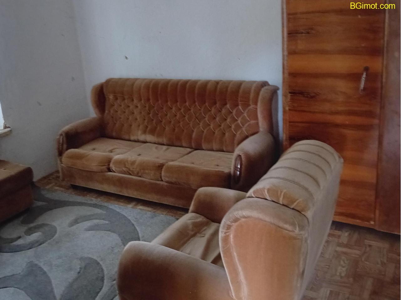 Продава се къща с голям двор в с. Юпер (на 38 км от Русе)
