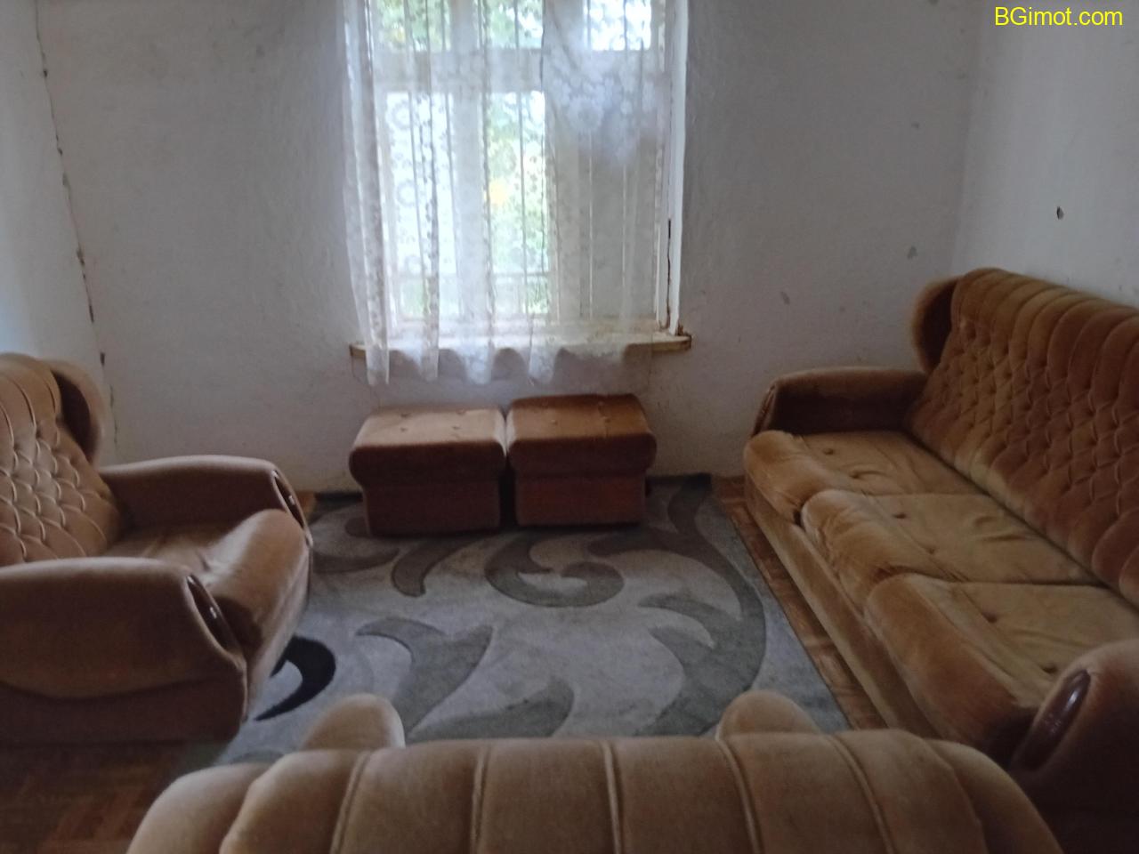 Продава се къща с голям двор в с. Юпер (на 38 км от Русе)